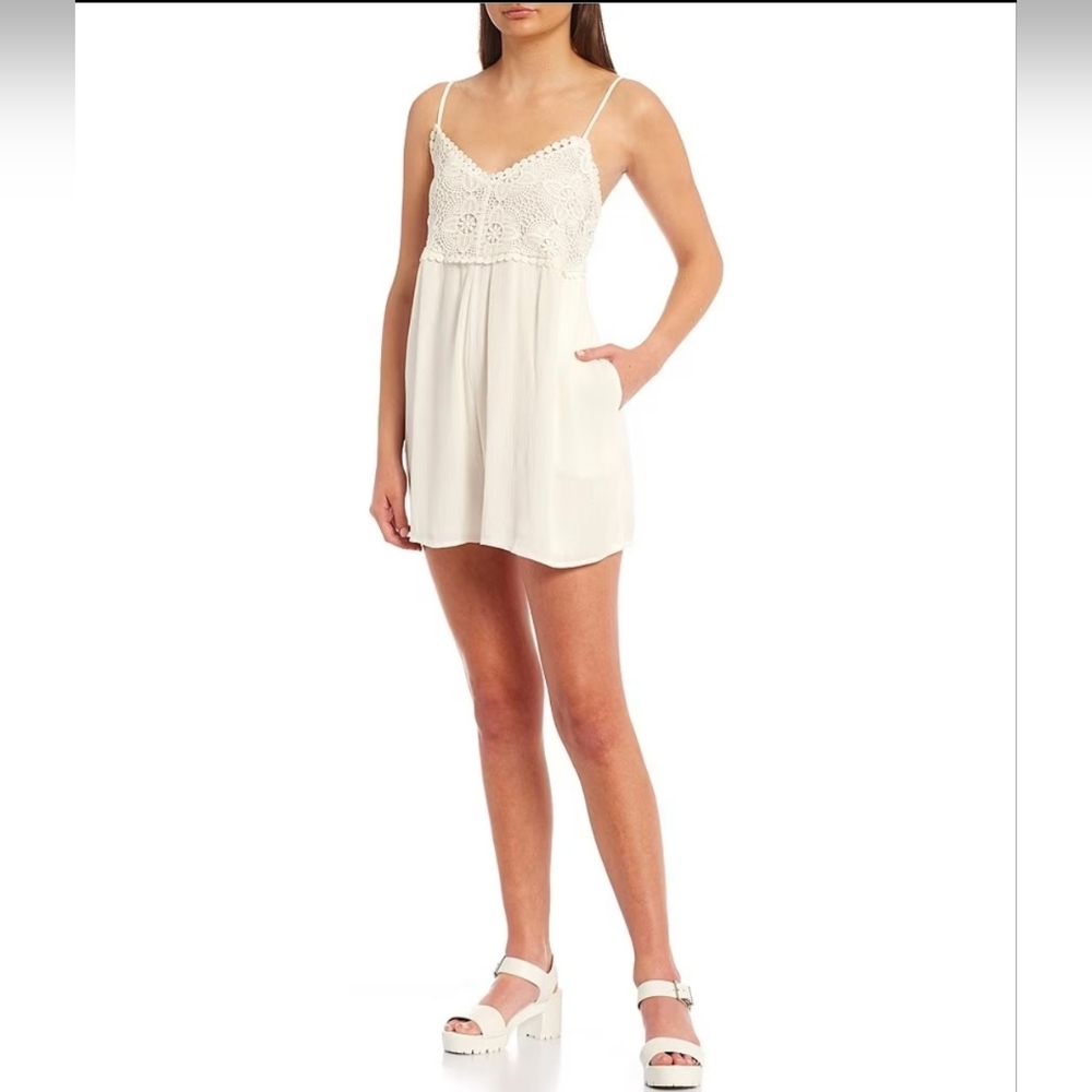 Coco + Jaimeson Crochet Trim Romper ~ NWT ~ Winter White ~, Medium - Picture 4 of 5